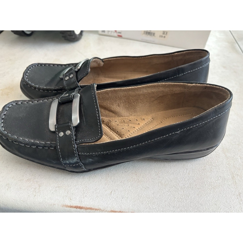 Naturalizer Black Leather Slip-On Loafers